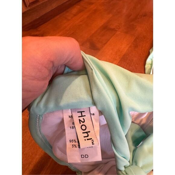 Woman’s h2oh halter bikini top size DD cup - Picture 3 of 3